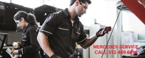 Mercedes-Benz-service-technicians